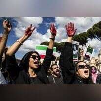 מפגינות ברומא נגד היחס האיראני לנשים. | EPA/ANGELO CARCONI