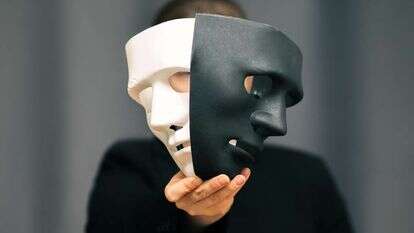 דו פרצופי. | שאטרסטוק