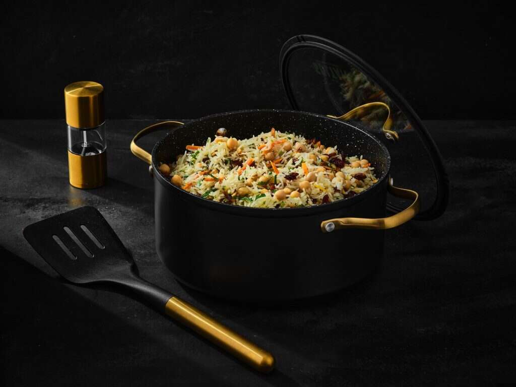 כלי בישול מסדרת פלטיניום החדשה של רשת סולתם, להשיג בסניפים ובאתר, | גיל אבירם