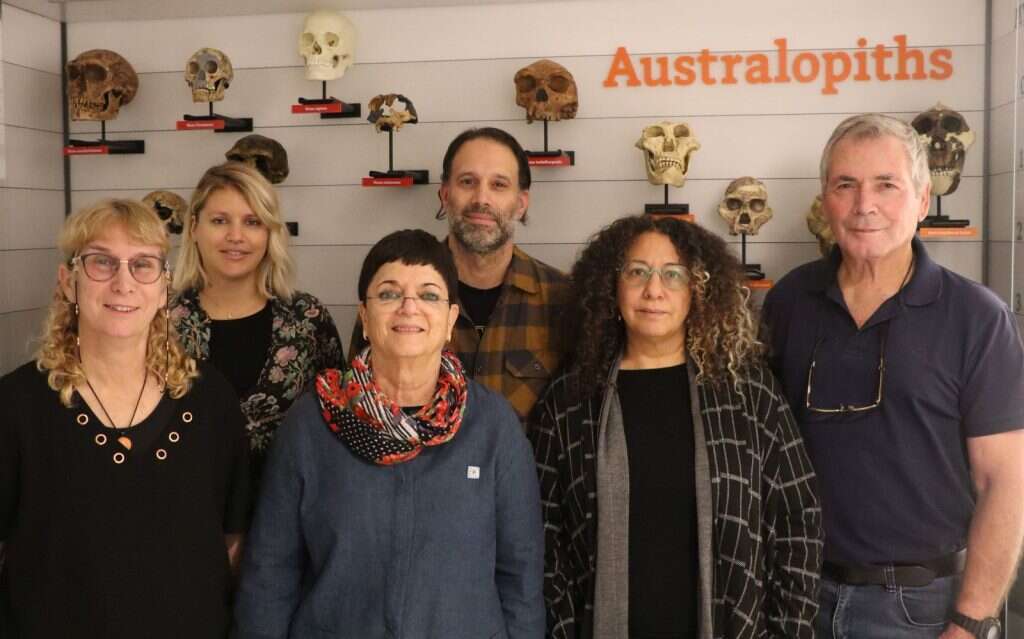 צוות החוקרים: מימין לשמאל: פרופ' ישראל הרשקוביץ, פרופ' נירה אלפרסון-אפיל, ד"ר גיא סיסמה-ונטורה, פרופ' נעמה גורן-ענבר, ד"ר מריון פרווסט וד"ר עירית זהר צוות החוקרים: מימין לשמאל: פרופ' ישראל הרשקוביץ, פרופ' נירה אלפרסון-אפיל, ד"ר גיא סיסמה-ונטורה, פרופ' נעמה גורן-ענבר, ד"ר מריון פרווסט וד"ר עירית זהר