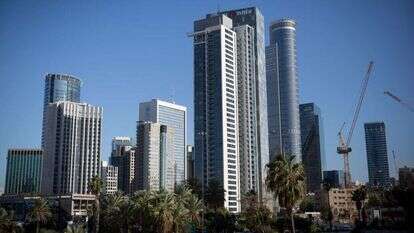 מגדלים ברמת־גן. | מרים אלסטר, פלאש 90