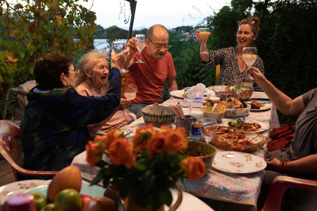 צפורה הלר חוגגת יום הולדת 97. | ורד אדיר