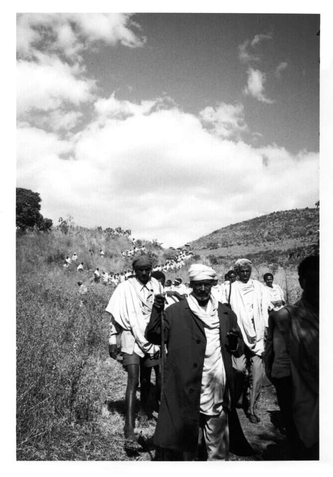 התייחסו אליהם כיהודים לכל דבר כבר במאה ה־ 16. בני הקהילה באתיופיה, 1985. | Joan Roth