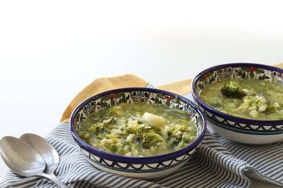 מרק מיניסטרונה ירוק עם גריסים. | אפרת ליכטנשטט