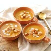 מרק ירקות כתומים צלויים בתנור. | אפרת ליכטנשטט מרק ירקות כתומים צלויים בתנור. | אפרת ליכטנשטט