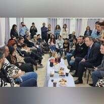 שגריר ארה"ב טום ניידס בבית משפחת אביחי, אתמול | רועי חדי