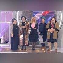 קבלת פנים לנשות הח"כים הדתיים ב"ארץ נהדרת. | מסך מתוך ערוץ 12