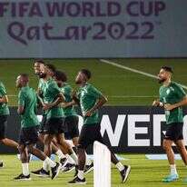 שחקני הנבחרת הסעודית מתאמנים בקטאר לקראת פתיחת המשחקים. | איי.אף.פי