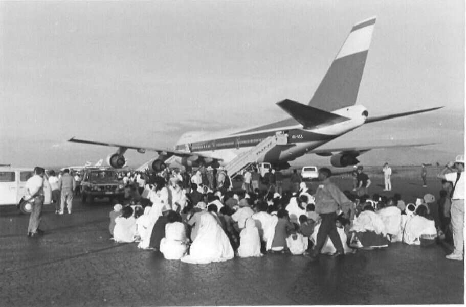 "רק חצי מהסיפור סופר". עולי מבצע שלמה מגיעים לישראל. | באדיבות ארכיון המקוון AAEJ