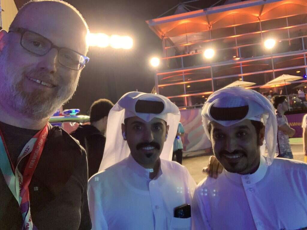 שליחנו לקטר עם המארחים. | דותן מלאך