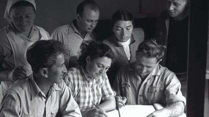 סידור עבודה בבית אלפא, 1946. | יעקב רוזנר, ארכיון הצילומים של קק"ל סידור עבודה בבית אלפא, 1946. | יעקב רוזנר, ארכיון הצילומים של קק"ל