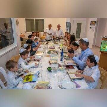 הכנות לליל הסדר, מושב ישרש, 2021. | יוסי אלוני, פלאש 90