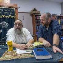 צביקה. | יוסי אלוני