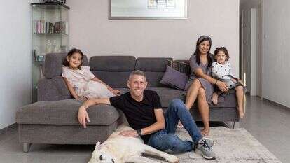 משפחת הרו, רחובות. | אבישג שאר־ישוב