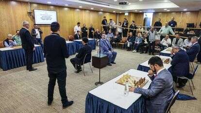 עם הגב ללוחות, ללא קושי מיוחד. הפוליטיקאים, המנכ"לים והאלופים בכנסת, השבוע. | מארק ליפשיץ, פיד"ה