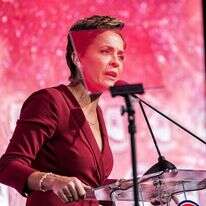 קארי לייק נואמת בליל הבחירות. | AFP