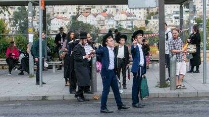 הדם שנשפך ברחובות נוצל כדי להשיג עוד קווץ' במשא ומתן. הטרמפיאדה שהותקפה השבוע בשערי ירושלים. | אורן בן־חקון