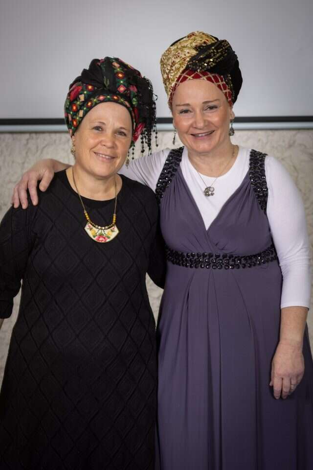 נאוה הכהן וברוריה ביננפלד, בנותיו של הרב. | אריק סולטן