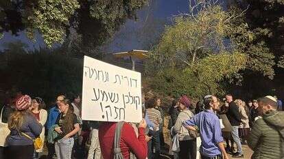 הפגנת תמיכה במתלוננות נגד הרב טאו מול הכנסת, השבוע