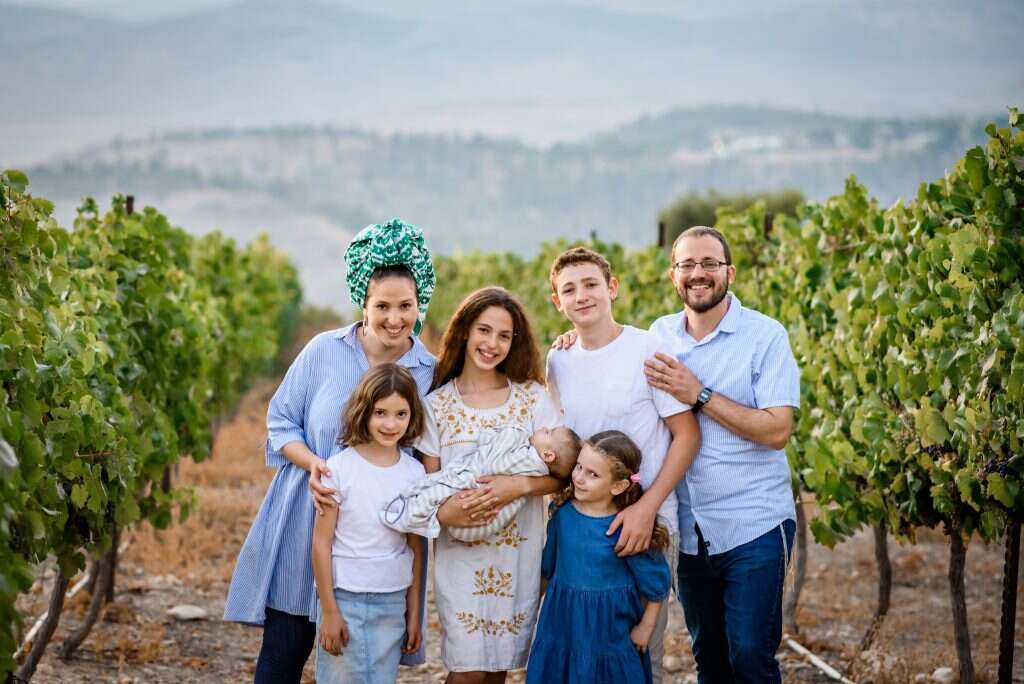 חובב רייכנר, מימין, ובני משפחתו. | שיראל פרומקין