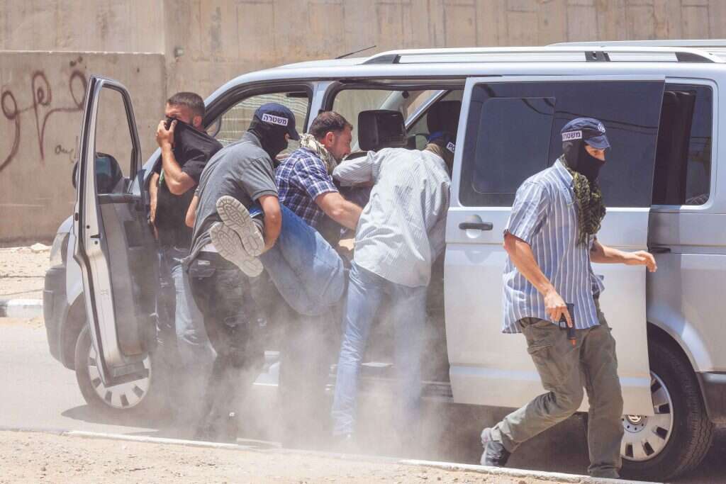 נתי שוחט, פלאש 90