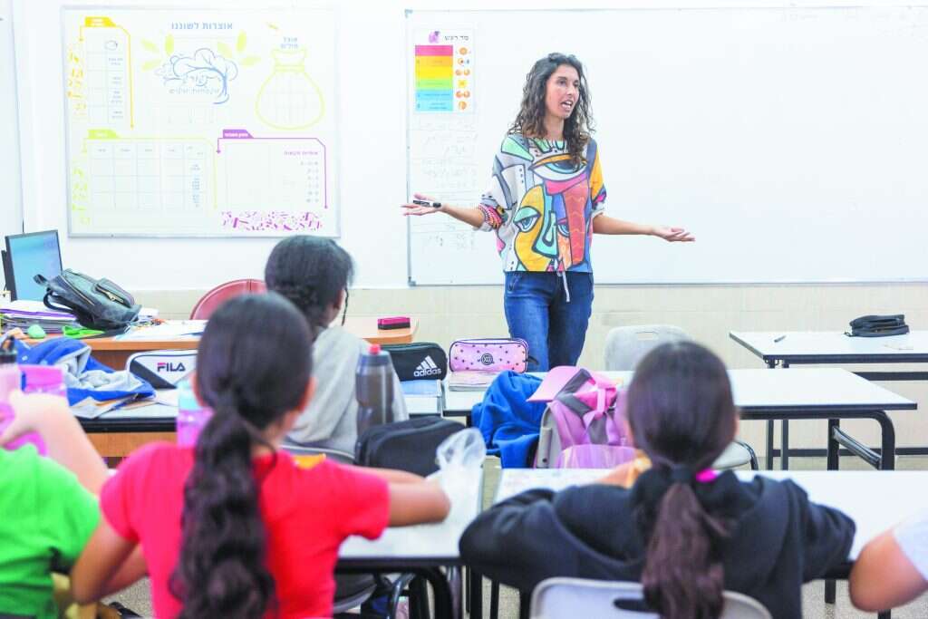 מורה בבית ספר. אילוסטרציה. | לירון מולדובן
