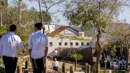 ישיבת הרי יהודה
בבית־מאיר, אחרי
הפיגוע. צתילום: נעמה שטרן