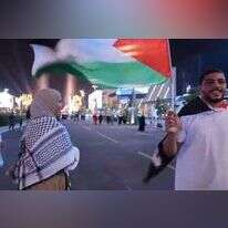 מסך מתוך הסרטון בציוץ של העיתונאי רז שכניק