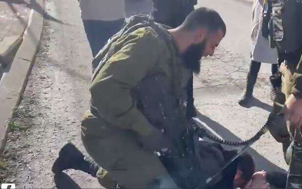 מסך מתוך הסרטון שצולם בחברון.