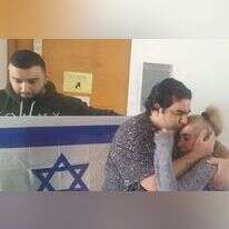 מור ג'אנאשווילי ואימו בבית המשפט, עם תום הדיון ומתן גזר הדין. | יאיר קראוס