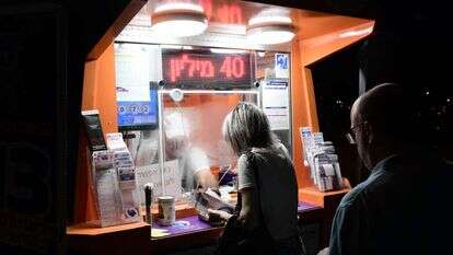 דוכן מפעל הפיס. | Tomer Neuberg/Flash90