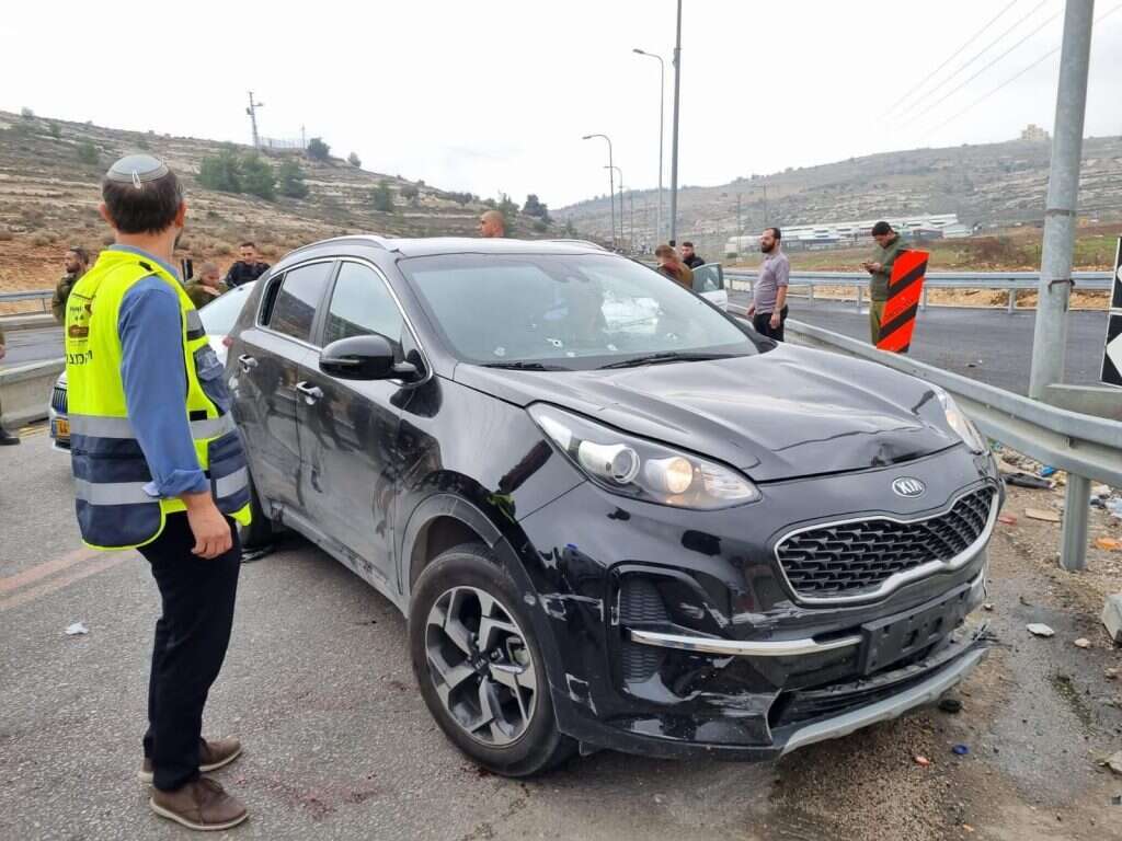 רכב המחבל. | דוברות בנימין רכב המחבל. | דוברות בנימין