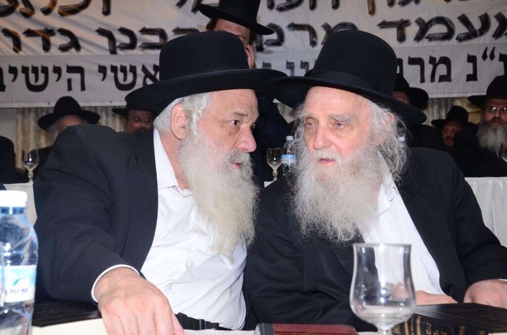 הרבנים צבי פרידמן (מימין) וברוך שמואל דויטש