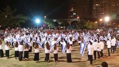 דגלנות במוצאי שבת הארגון. | דוברות בני עקיבא