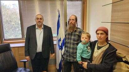 אחיו ואמו של אברהם ירד עם ח"כ ניסים וטורי. | חוננו