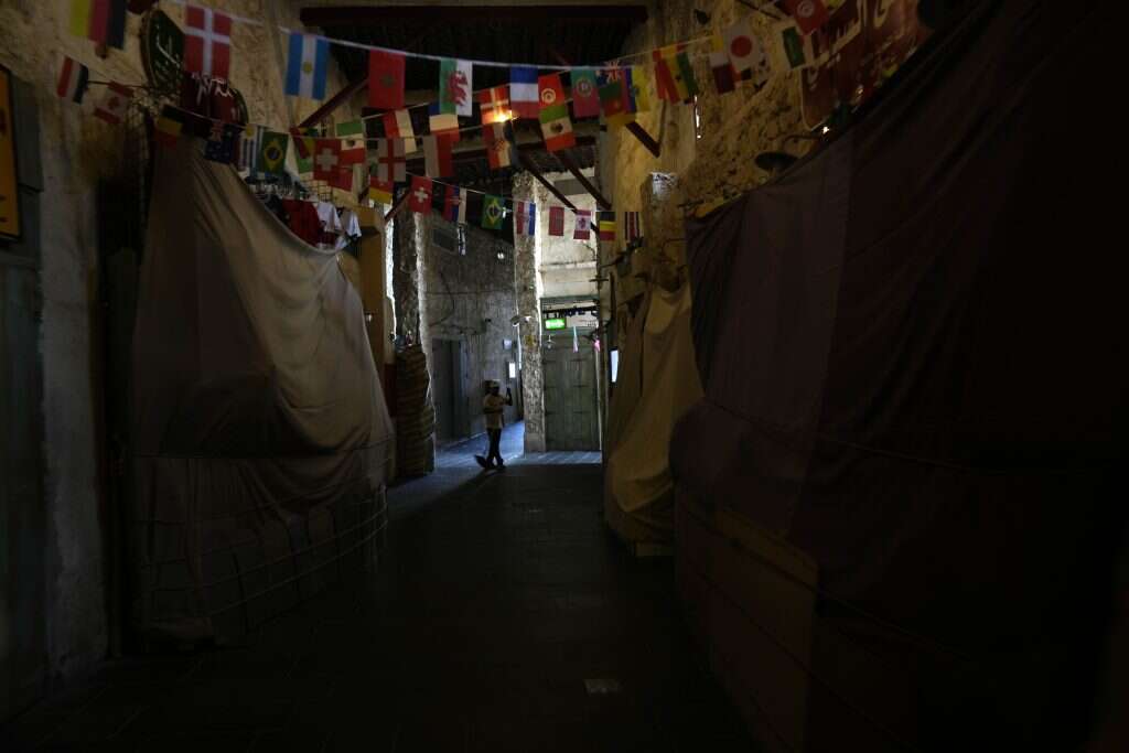 שוק וואקף בלילה. | AP