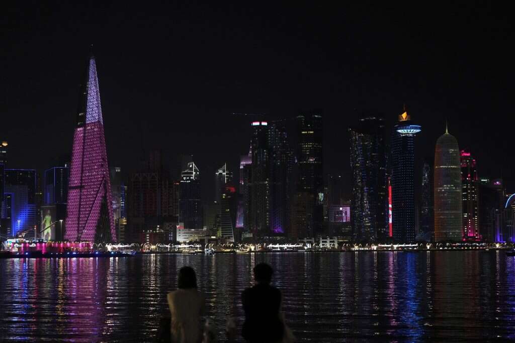 קו הרקיע של דוחא בלילה. | AP