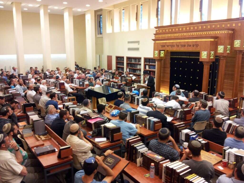 הרב שטרנברג בשיעור כללי בישיבת מעלה אליהו בתל אביב. ללא קרדיט