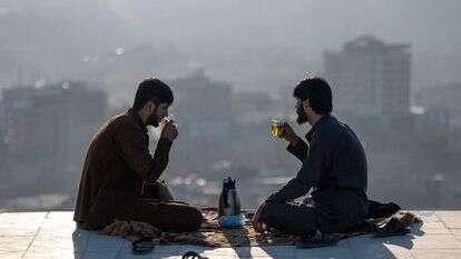 שותים תה בישראל? תשלמו. | AFP