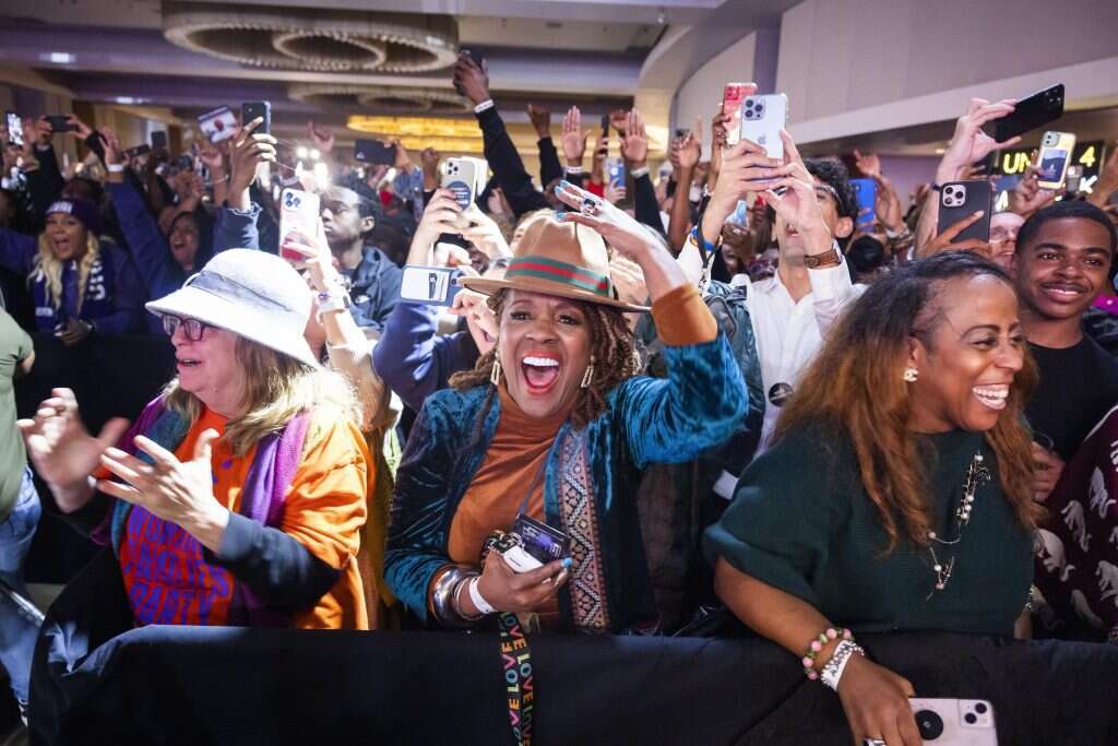 תומכיו של וורנוק לאחר הבשורה על זכייתו. קרדיט: EPA