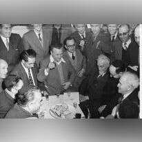 דוד בן־גוריון ואנשי הפועל המזרחי בעת הצטרפות המפלגה לקואליציה, 1952. | פריץ שלזינגר, הארכיון הציוני המרכזי