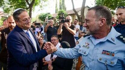 בן גביר והמפכ"ל שבתאי בטקס של איחוד הצלה. | אבשלום ששוני, פלאש 90