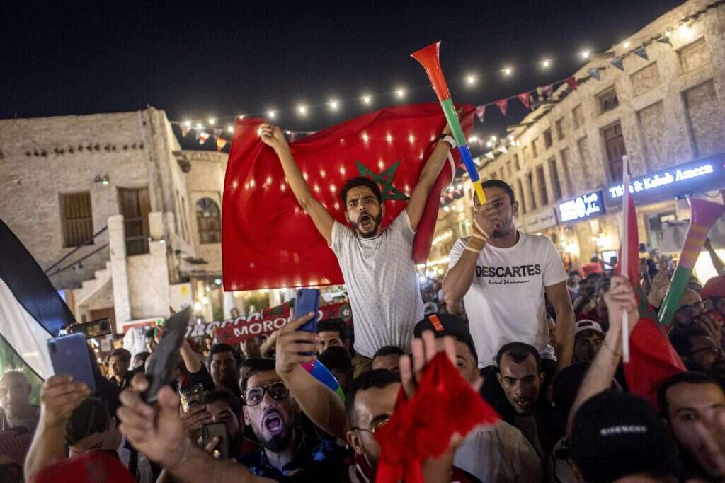 אוהדי מרוקו חוגגים את הניצחון. | אי.פי.איי