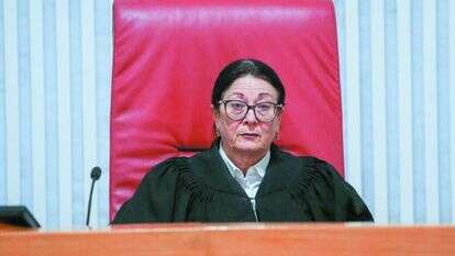 אסתר חיות. | אורן בן־חקון