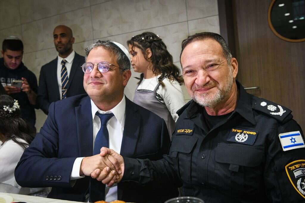 המפכ"ל קובי שבתאי בחגיגת בת המצווה של בתו של בן־גביר.