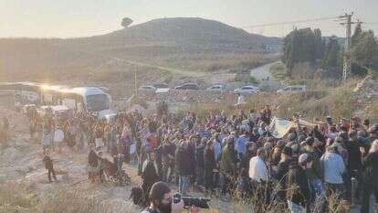 הכנסת ספר תורה בחומש. | ישיבת חומש