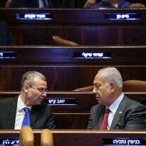 יריב לוין ובנימין נתניהו במליאת הכנסת. | דוברות הכנסת- נועם מושקוביץ.