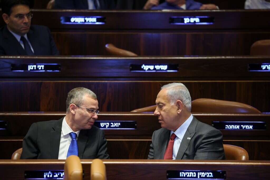 יריב לוין ובנימין נתניהו במליאת הכנסת. | דוברות הכנסת- נועם מושקוביץ.