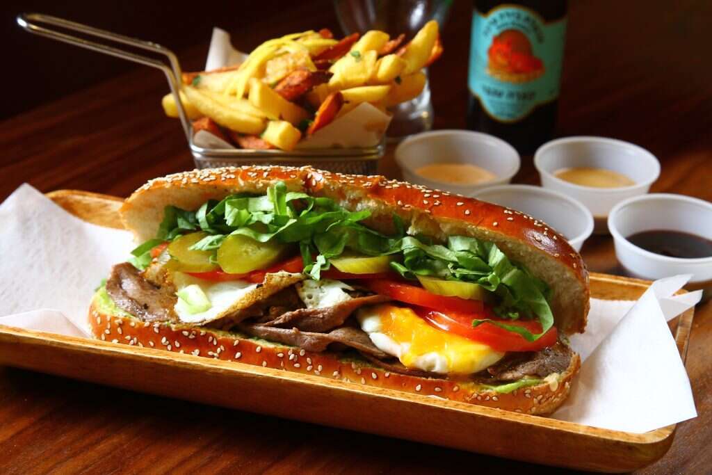 מסעדת עומר'ס הבשרית הכשרה באילת. | ROL