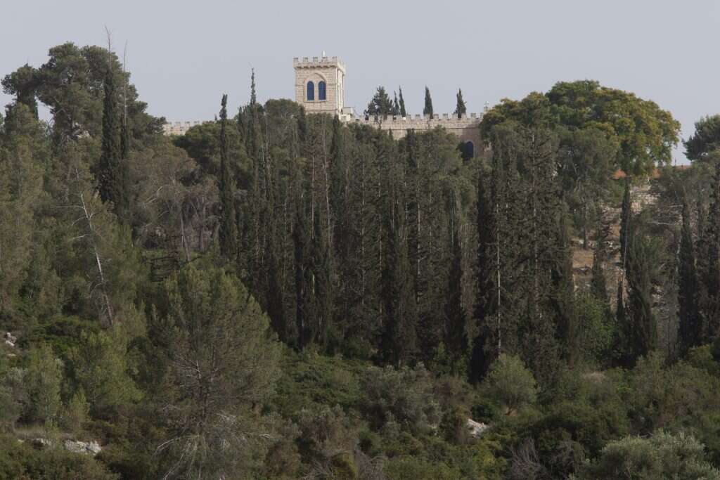 כשלא חזרה לישון, הם התקשרו למשטרה. מנזר בית־ג'מאל. | פלאש 90 כשלא חזרה לישון, הם התקשרו למשטרה. מנזר בית־ג'מאל. | פלאש 90